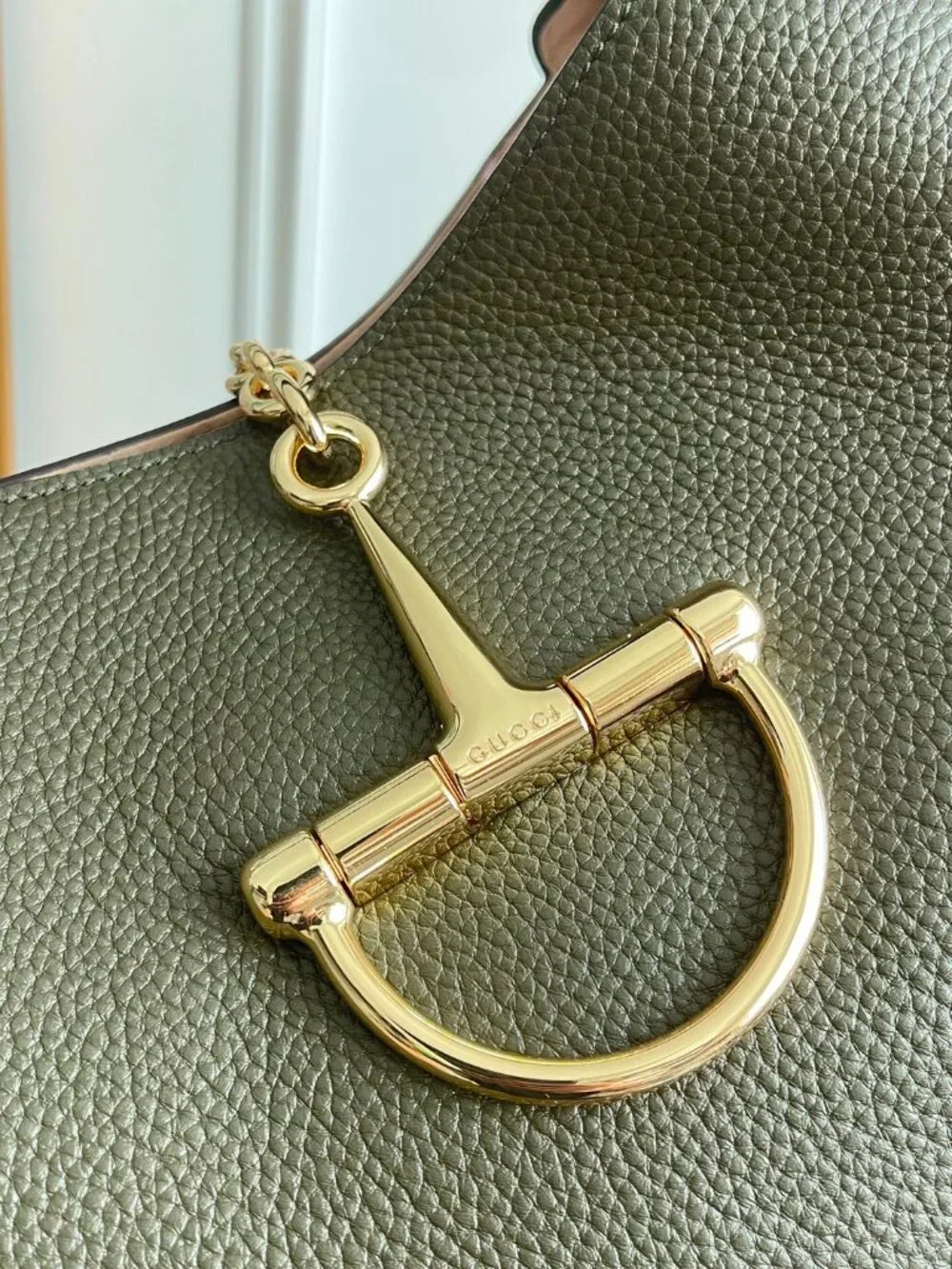 Gucci. dimensions 46